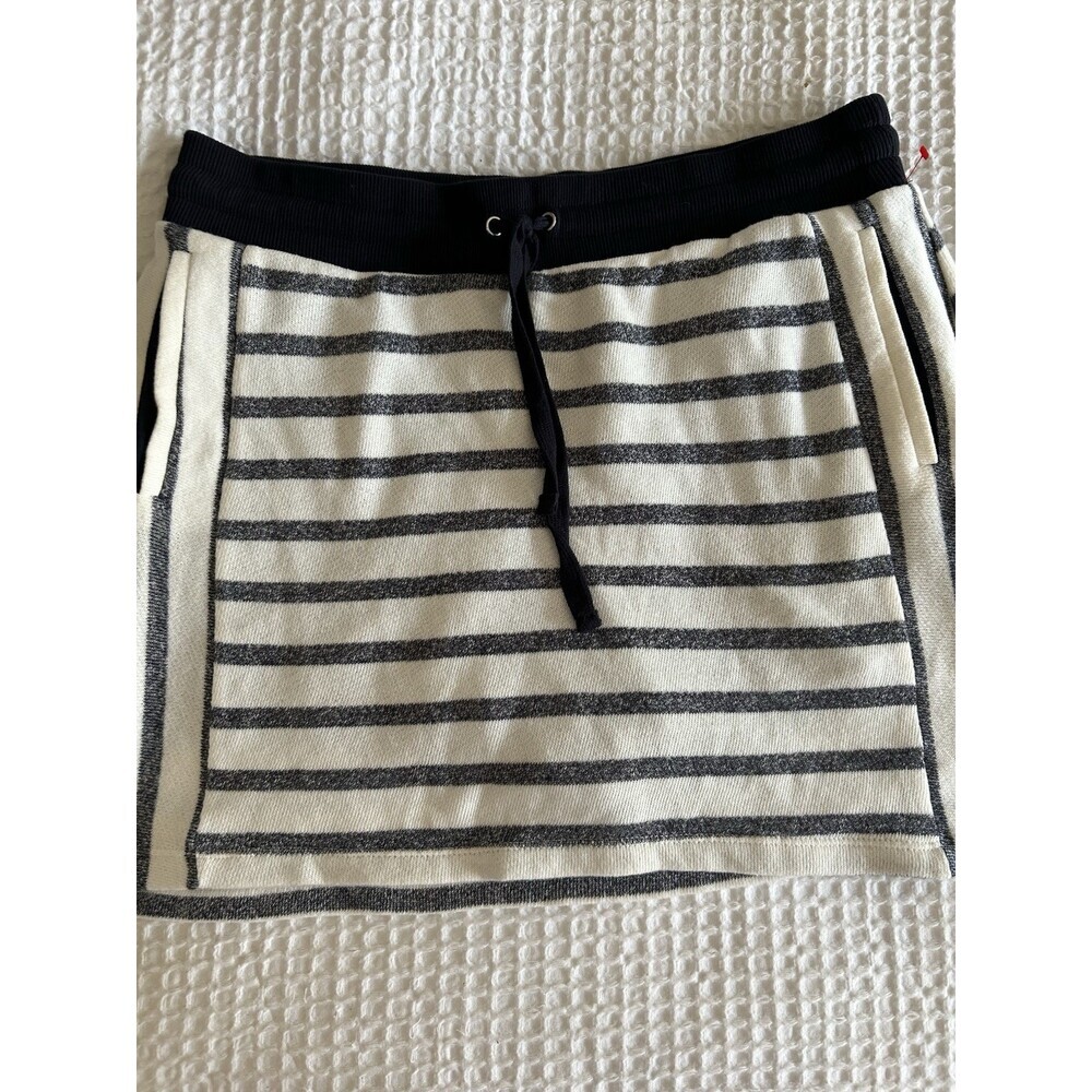 Jones NY Skorts Sz L Outer Skirt Is Wool Type Knit, Cream W/ Black Stripes